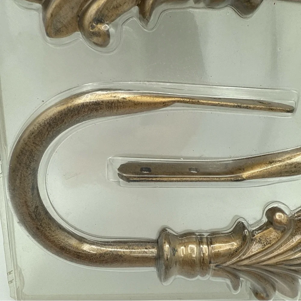 Waverly Garden Room Drapery Metal curtain Drapes Holdbacks/ Scarfhooks Set